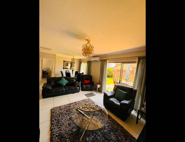 2 BEDROOM TOWNHOUSE FOR SALE IN KYALAMI HILLS